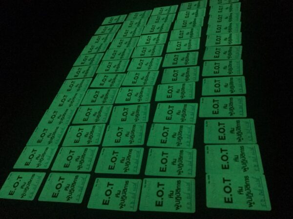 Tarjetas PVC verdes luminosas en oscuridad